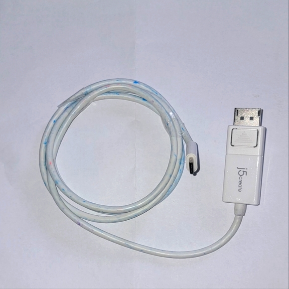J5 Create - USB-C® to 4K DisplayPort™ Cable - Picture 9 of 10